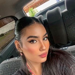 Meet your Posher, Lina